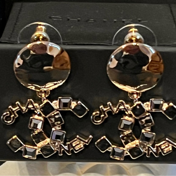 CHANEL GOLD DROPPING NEW EARRINGS NEWEST 2023-2024 CRUISE COLLECTION - Picture 2 of 16
